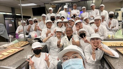 與清源老師開心的大合照 A happy group photo with Teacher Qingyuan圖片