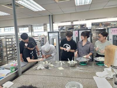 認真學習的同學們 Students who study hard圖片