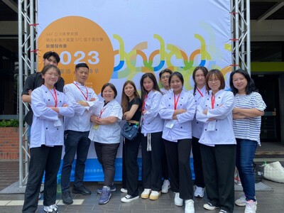 ABF亞洲美學美饌職能創意大賞暨SPC國手選拔賽-與師長合照 ABF Asian Aesthetics and Cuisine Creative Awards and SPC National Selection Competition - Photo with teachers圖片