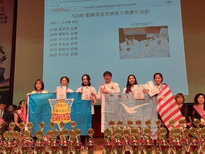 烘焙科學生參加ABF亞洲美學美饌職能創意大賞暨SPC國手選拔賽上台獲獎Baking students participated in the ABF Asian Aesthetics and Cuisine Creative Awards and SPC National Selection Competition and won awards圖片