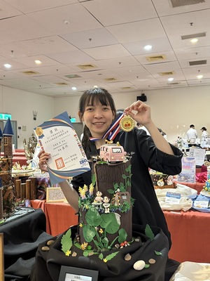 2023中華奧林匹克盃美業交流競技暨美饌藝術美學-翻糖蛋糕裝飾組 金牌1 2023 China Olympic Cup Beauty Industry Exchange Competition and Food Art Aesthetics-Fondant Cake Decoration Group Gold Medal 1圖片