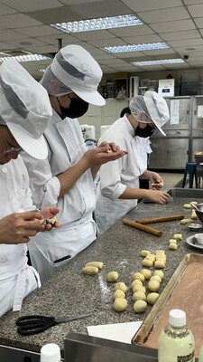 認真的同學們2 Serious students 2圖片