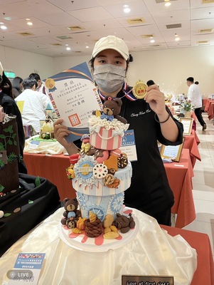 2023中華奧林匹克盃美業交流競技暨美饌藝術美學-翻糖蛋糕裝飾組 金牌2 2023 China Olympic Cup Beauty Industry Exchange Competition and Food Art Aesthetics-Fondant Cake Decoration Group Gold Medal 2圖片