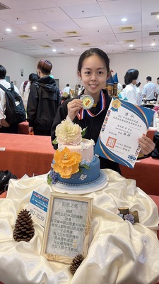 2023中華奧林匹克盃美業交流競技暨美饌藝術美學-翻糖蛋糕裝飾組 銀牌1 2023 China Olympic Cup Beauty Industry Exchange Competition and Food Art Aesthetics-Fondant Cake Decoration Group Silver Medal 1圖片